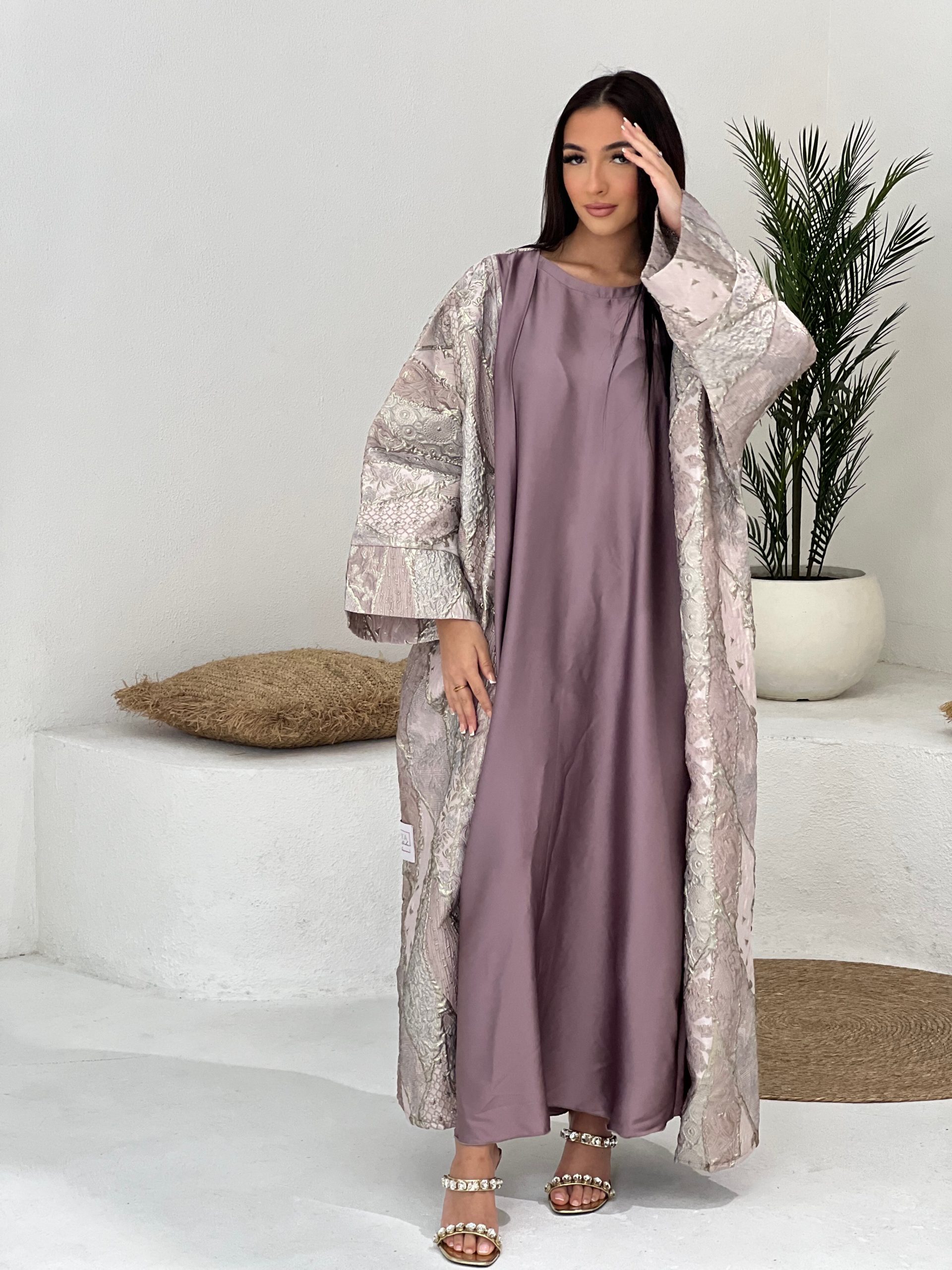 Abaya en brocart et satin mauve abayas sur mesure nakaya dubai